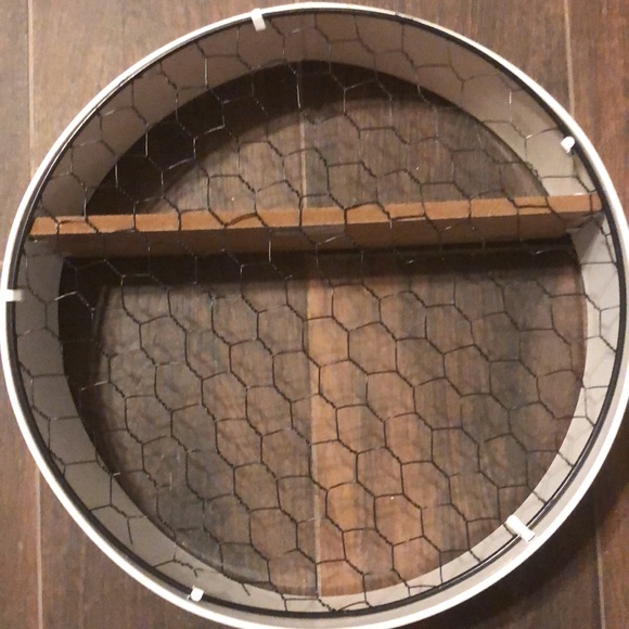 Round Metal Display Shelf - Picture 4 of 4